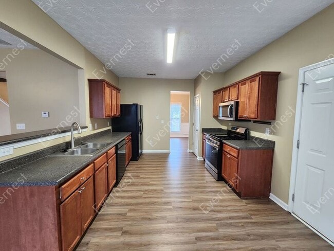 Building Photo - 535 Poplar Bend