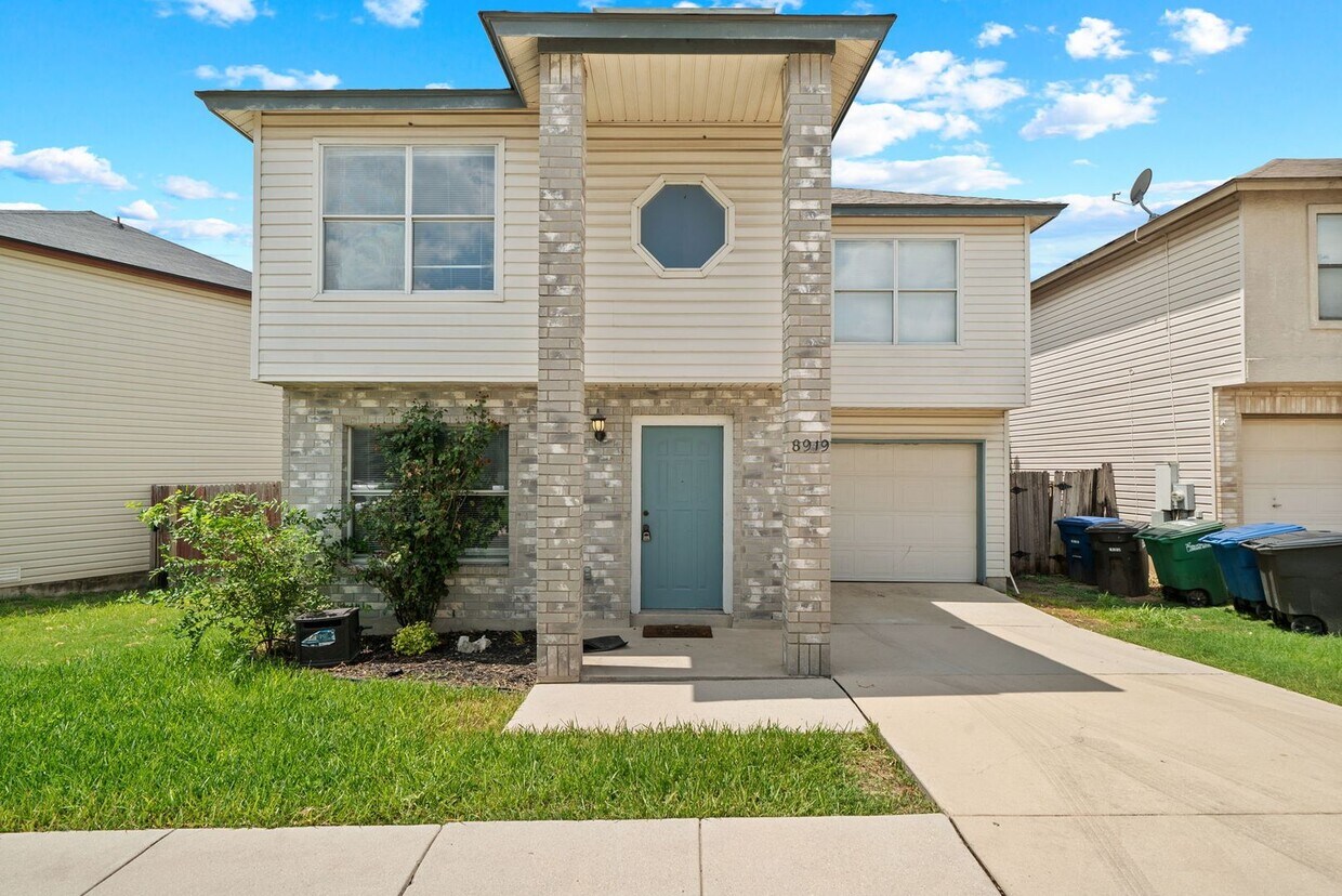 Primary Photo - 3 Bedrooms and 2.5 Bathrooms located in Ke...