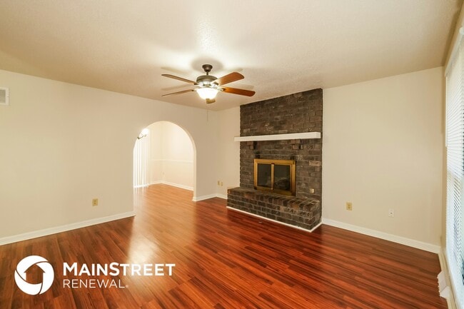 Building Photo - 408 SW Sandstone Dr