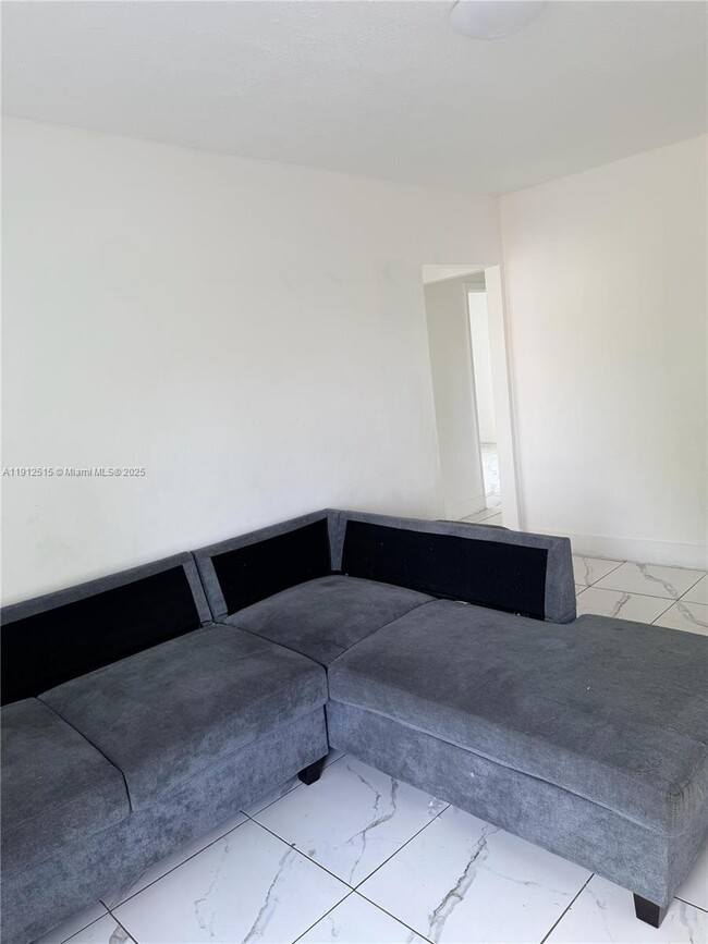 Foto del edificio - 1652 Madison St