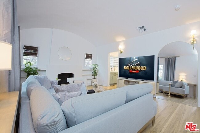 Building Photo - 951 N Martel Ave