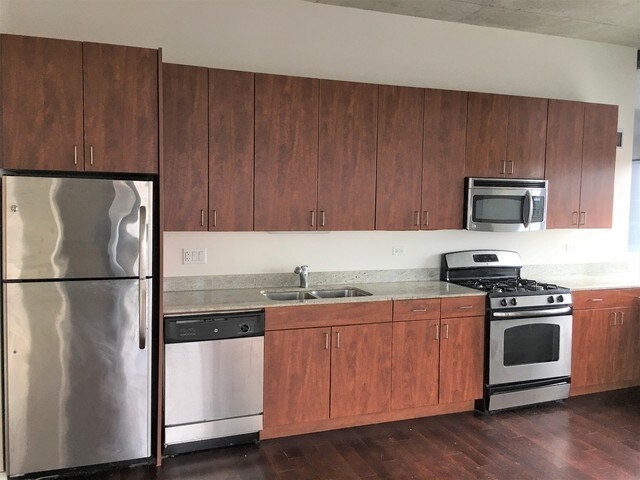 Foto principal - 235 W Van Buren St
