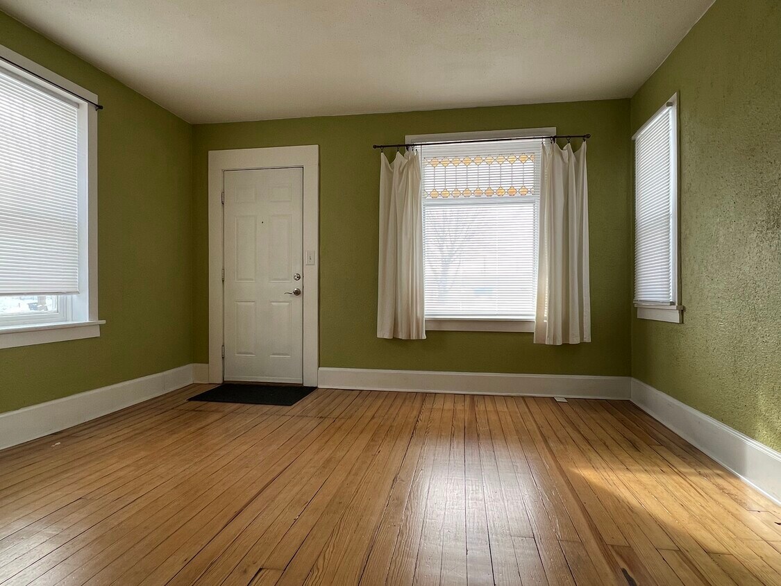 Primary Photo - 221 W 4th St