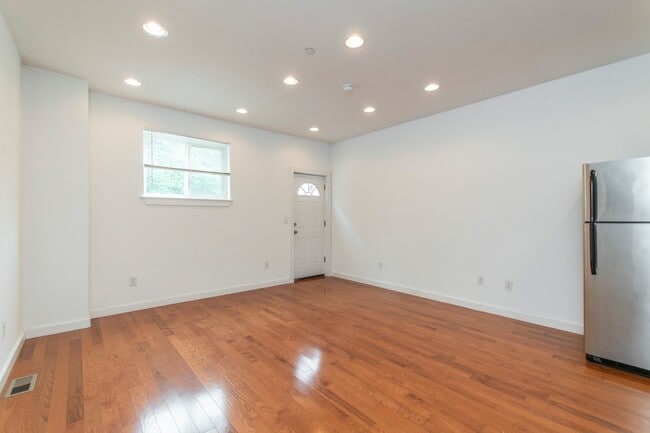 Foto del edificio - 1632 N Sydenham St