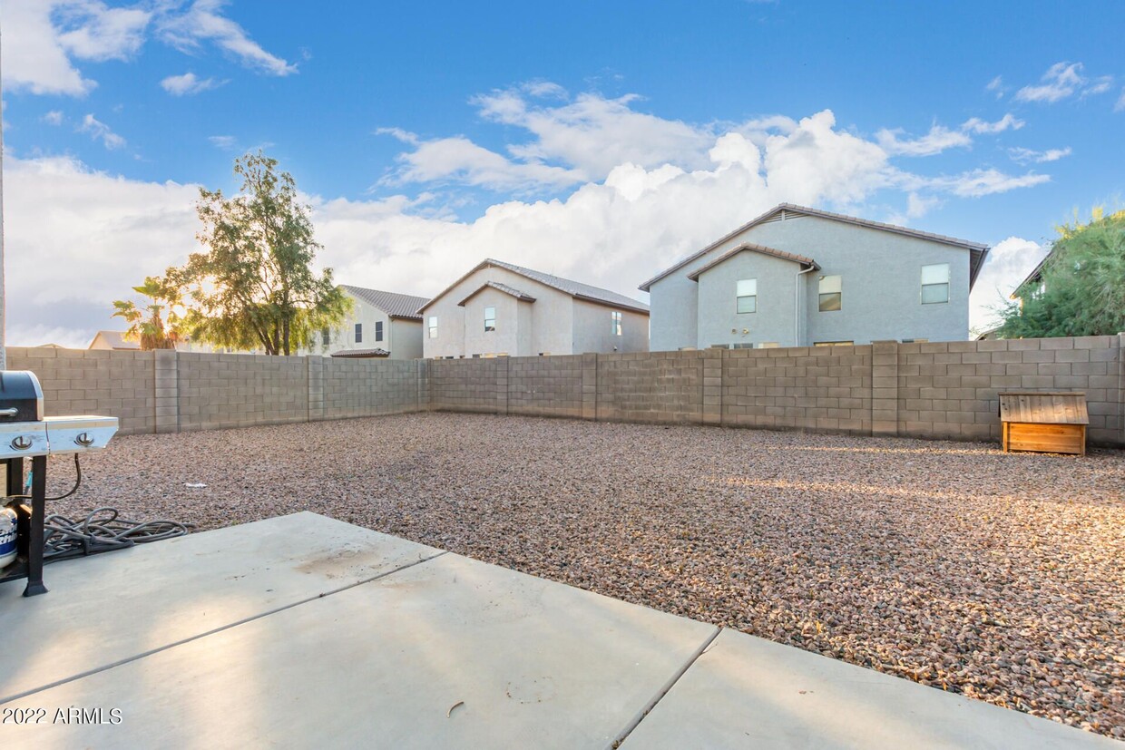 Building Photo - 46072 W Sonny Rd