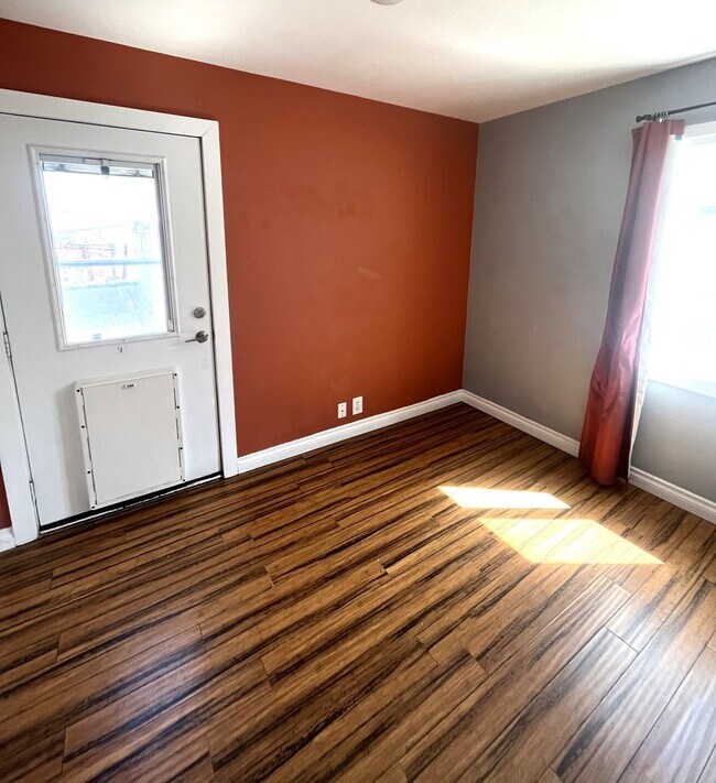 Foto del edificio - 5 Bedroom Home in North Salt Lake