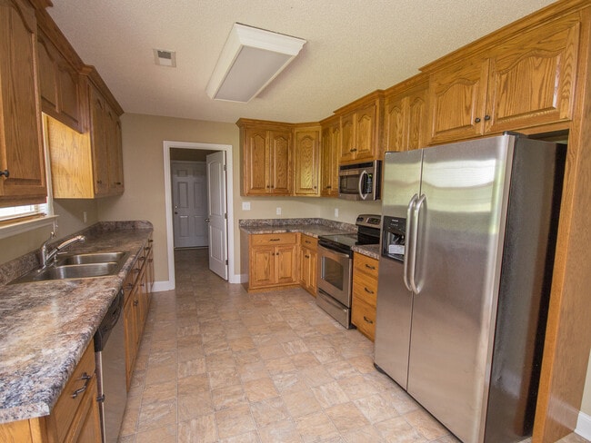 Building Photo - 3 Bedroom 2 Bath in Ardmore City!