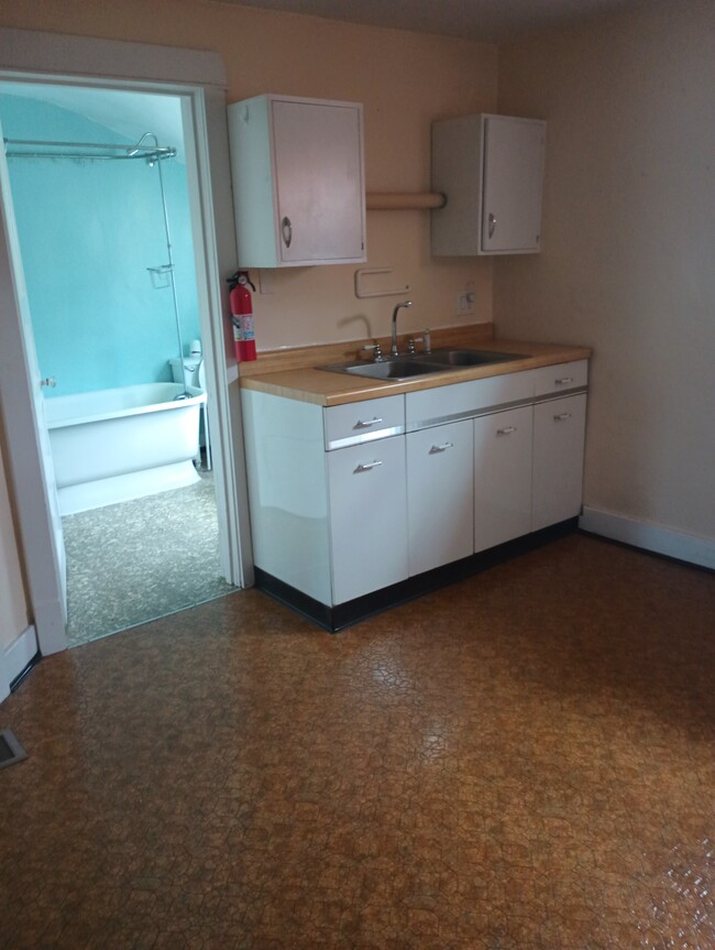 Kitchen - 309 S 16th St