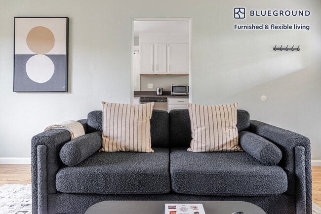 Building Photo - 317 Hawthorne Ave