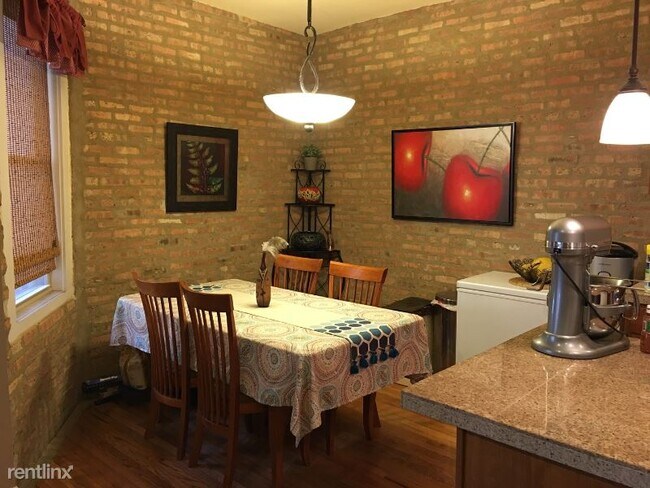 Building Photo - 2 br, 1 bath Condo - 1647 W Pratt Blvd 1A ...
