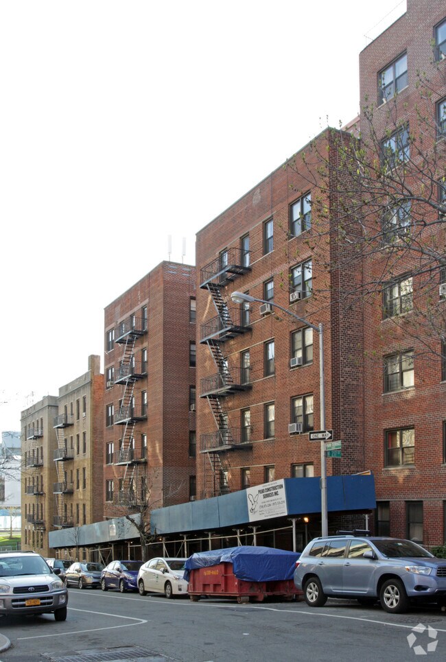 Primary Photo - 98 Park Ter E