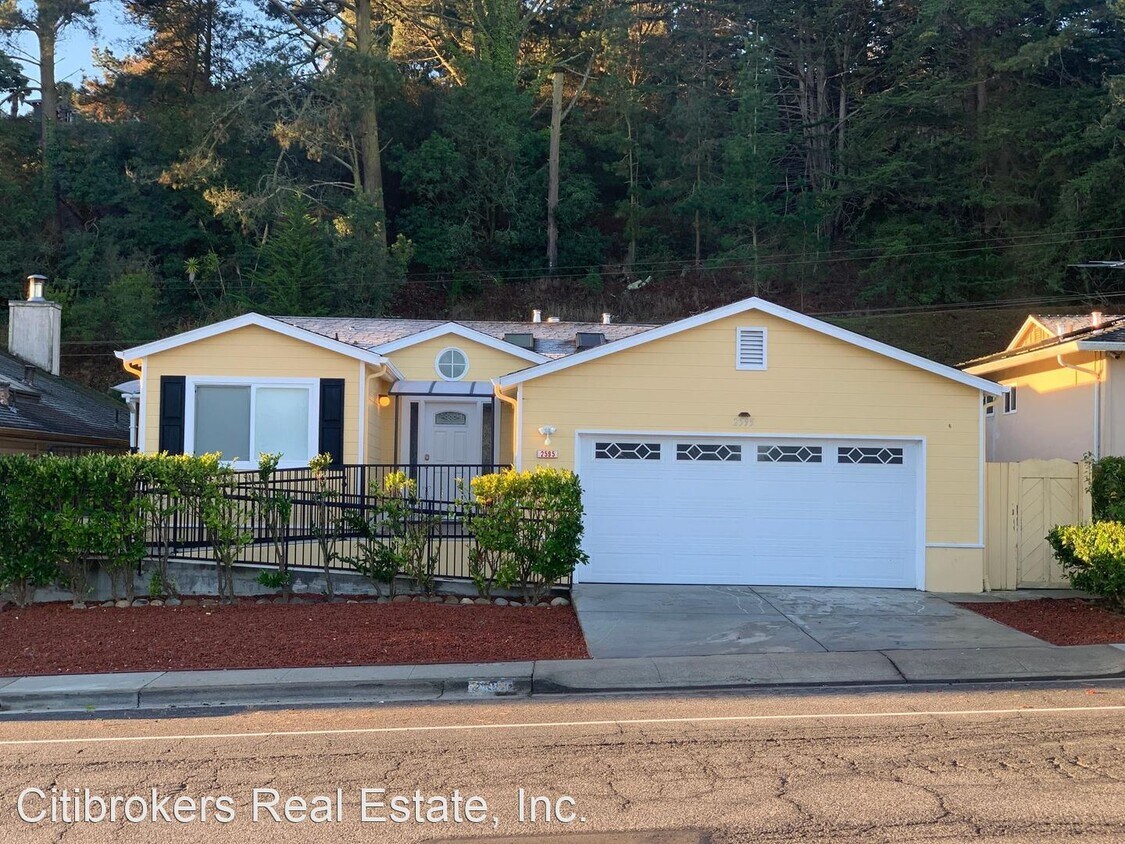 Primary Photo - 9 br, 3 bath House - 2595 Oakmont Drive