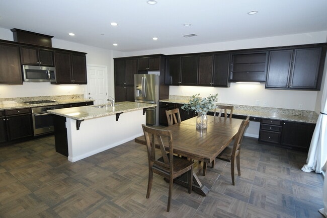 Building Photo - 13373 Shoreham Dr