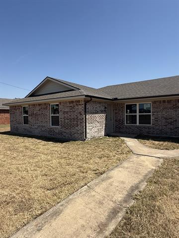 Building Photo - 402 N Nolan River Rd