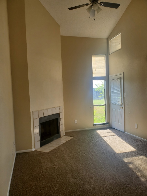 Building Photo - 218 Plaza Verde Dr