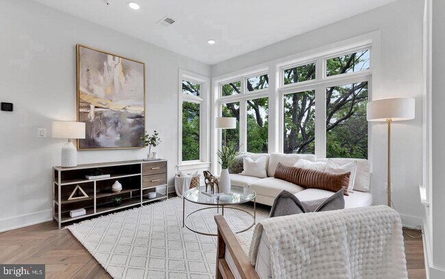 Foto del edificio - 4315 Harrison St NW