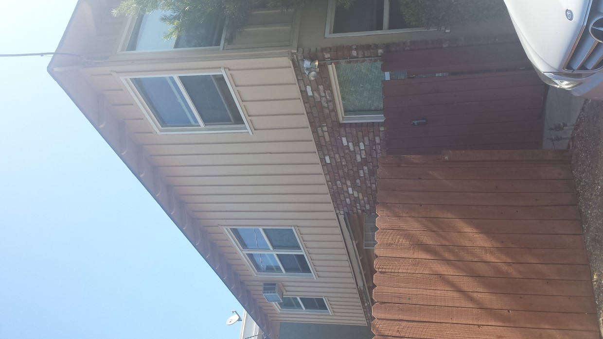 Building Photo - Whitsett Apartments