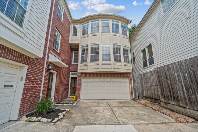 Photo - 2254 La Branch St House