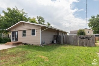 Building Photo - 2807 W Maxwell Ave