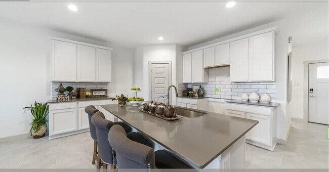 Foto del edificio - 8043 House bank Ln