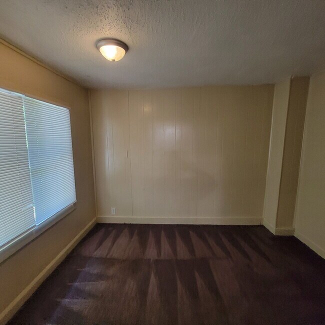 Foto del edificio - Christian Park 4BR/2BA House w/Garage!