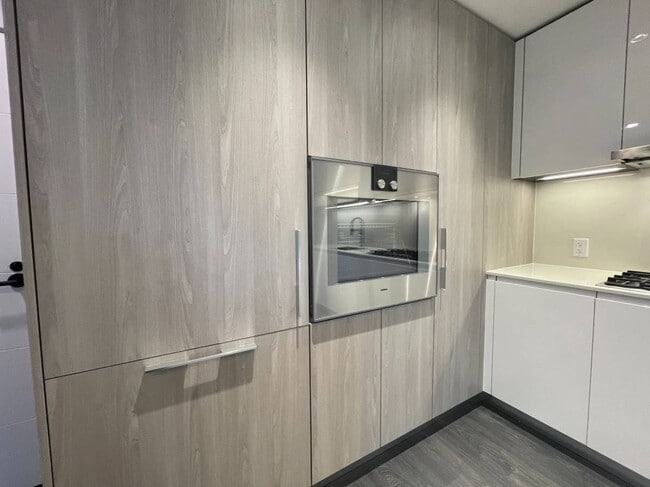 Photo du bâtiment - 6300 Minoru Blvd