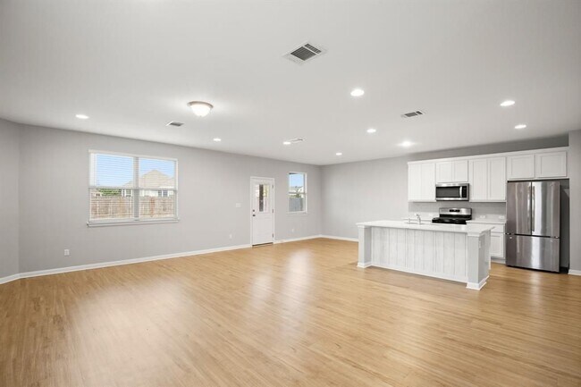 Foto del edificio - 6807 Tiznow Ln