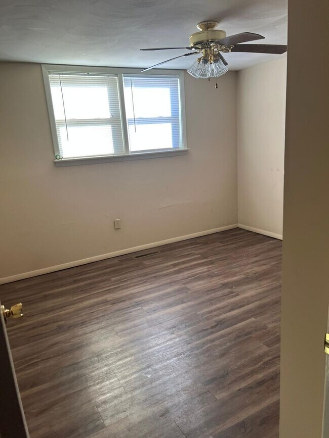 Foto del edificio - 309-311-311 Robinhood Ln