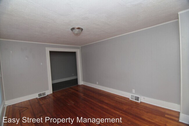 Building Photo - 618 E Locust St