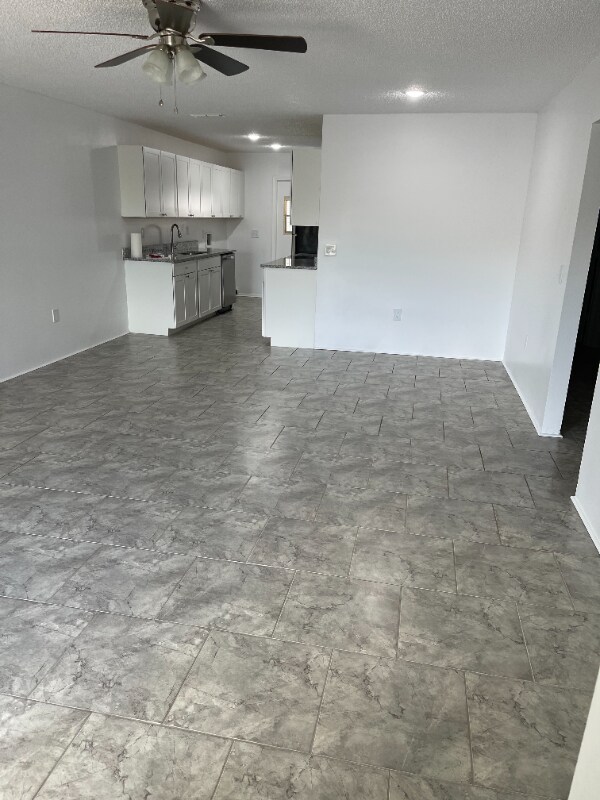 Foto del edificio - 292 Winter Ridge Blvd