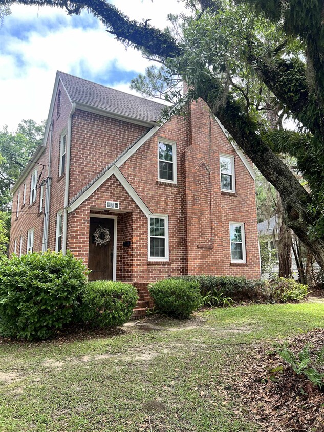 Primary Photo - 422 McDaniel St