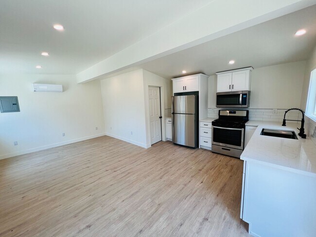 Building Photo - 1733 W 29th St