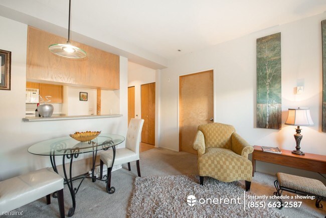 Building Photo - 510 6th Ave S