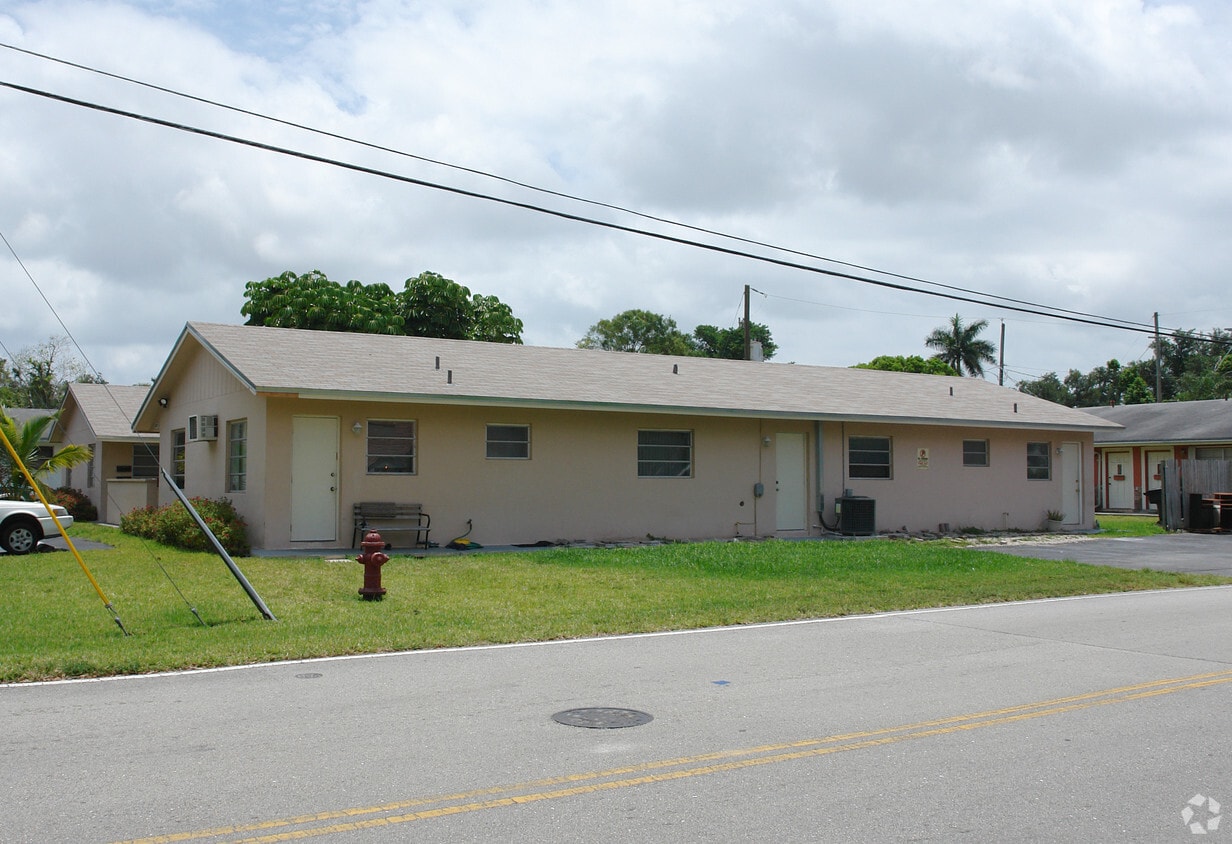 Primary Photo - 1840-1850 SW 24th St