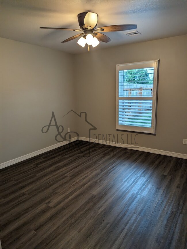 Foto del edificio - 2003 E Cow Crk Ln