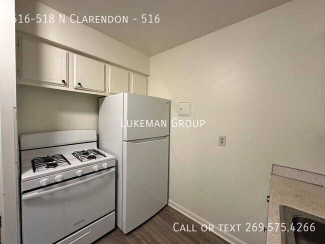 Foto del edificio - 516-518 N Clarendon-516