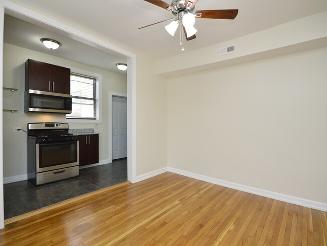 Building Photo - 4208 N Pulaski Rd