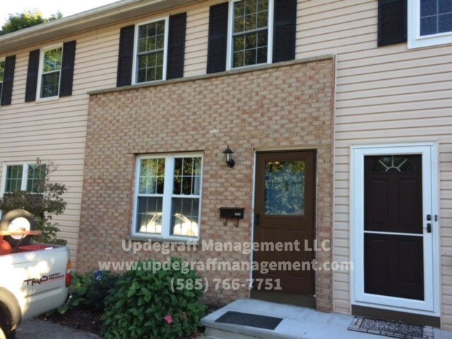 Foto principal - 1074 Mt Hope Ave
