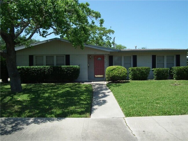 Building Photo - 614 Dolphin Pl