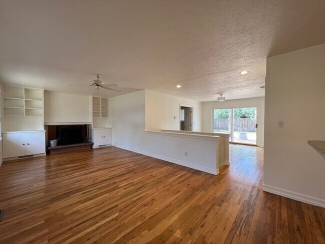 Building Photo - BEAUTIFUL 5 Bed 3 Bath Home in Boulder-Ava...