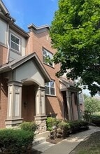 Building Photo - 1122 N Claremont Dr