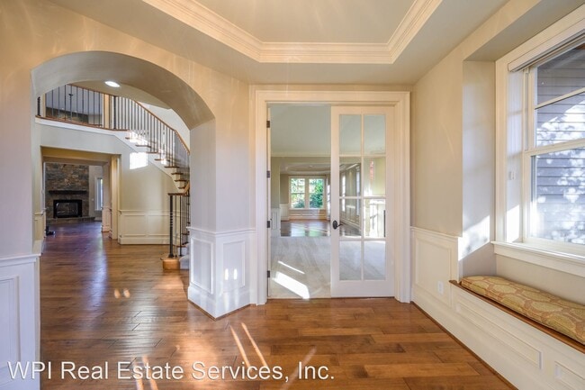 Building Photo - 5 br, 3.5 bath House - 9816 NE 16th St