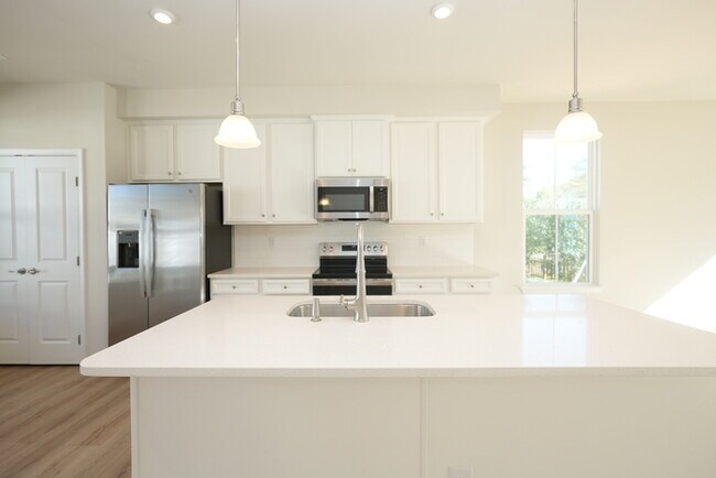 Foto del edificio - Impeccably Maintained 4BR Home in Arbor St...