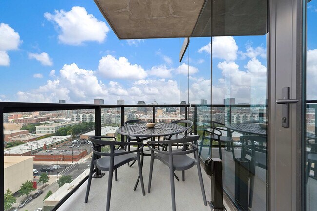 Foto del edificio - 1044 W Van Buren St