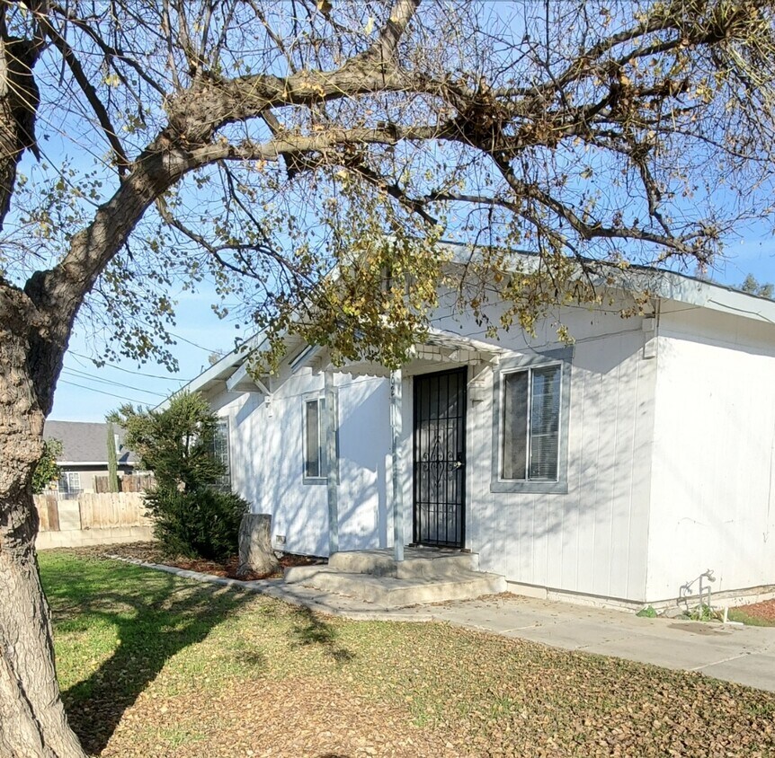 Primary Photo - 362 N Dickey Ave