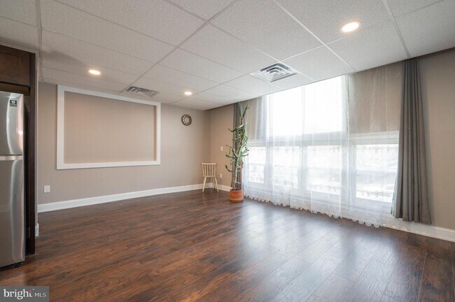 Foto del edificio - 2721 E Allegheny Ave