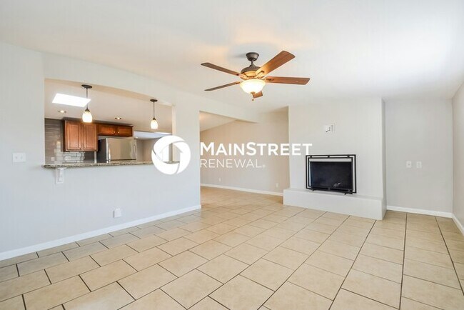 Building Photo - 3 Bedroom Pet-Friendly Home in TUCSON, AZ with Main Street Renewal