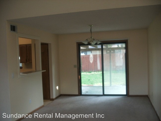 Building Photo - 3 br, 2 bath House - 116 Cedar Ridge Way