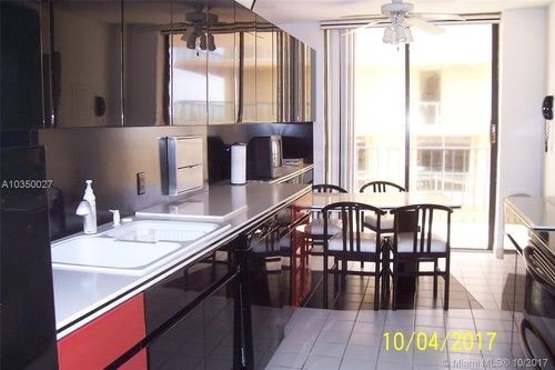 Building Photo - 8877 Collins Ave