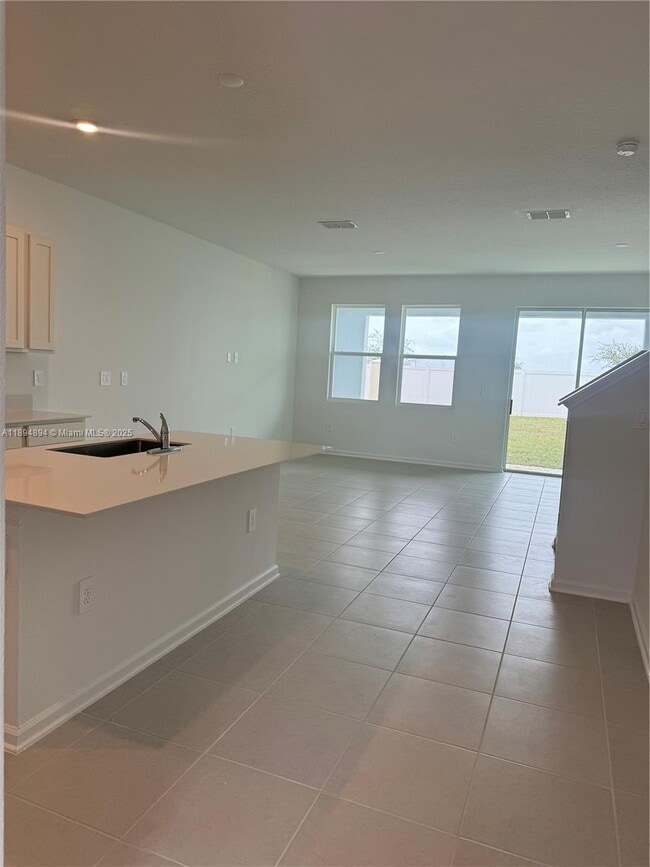 Building Photo - 512 Hart Ln